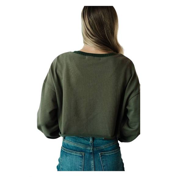 NEW ONE ELEVEN NORTH just a casual crop pullover top in olive green - Picture 2 of 3